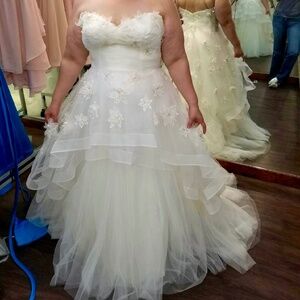 Gorgeous Wtoo size 20 floral sweetheart ball gown wedding dress